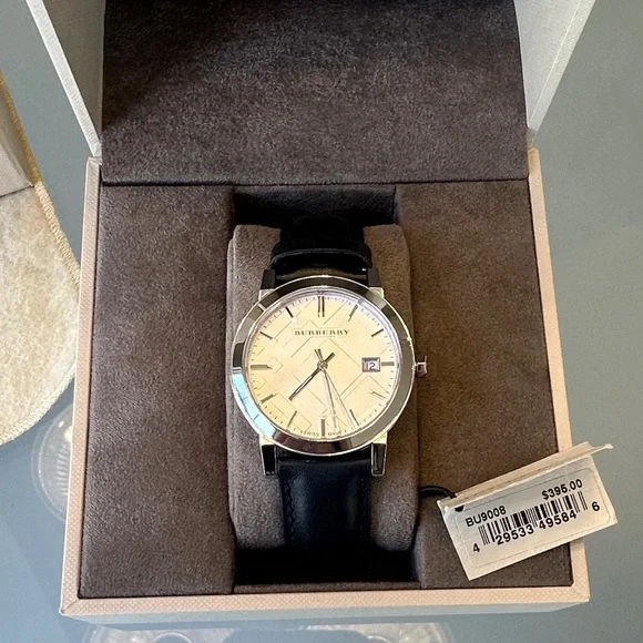 Burberry Black and Silver Timepiece - Picture 4 of 6